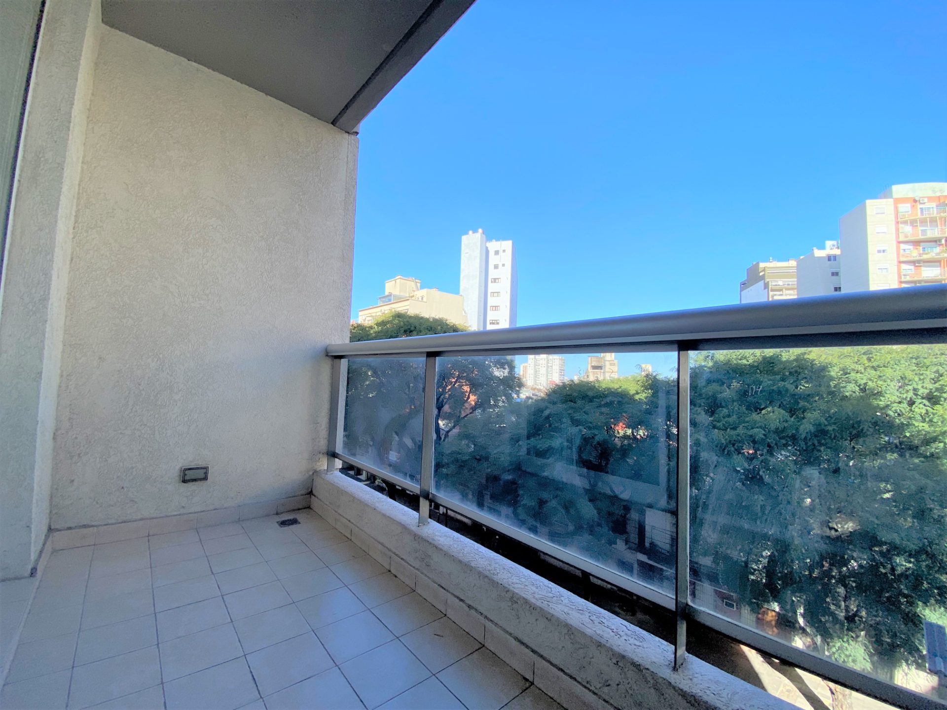 Hermoso SEMIPISO 2 ambientes 50m2 al frente con balcón corrido lavadero SUM - imagen 1