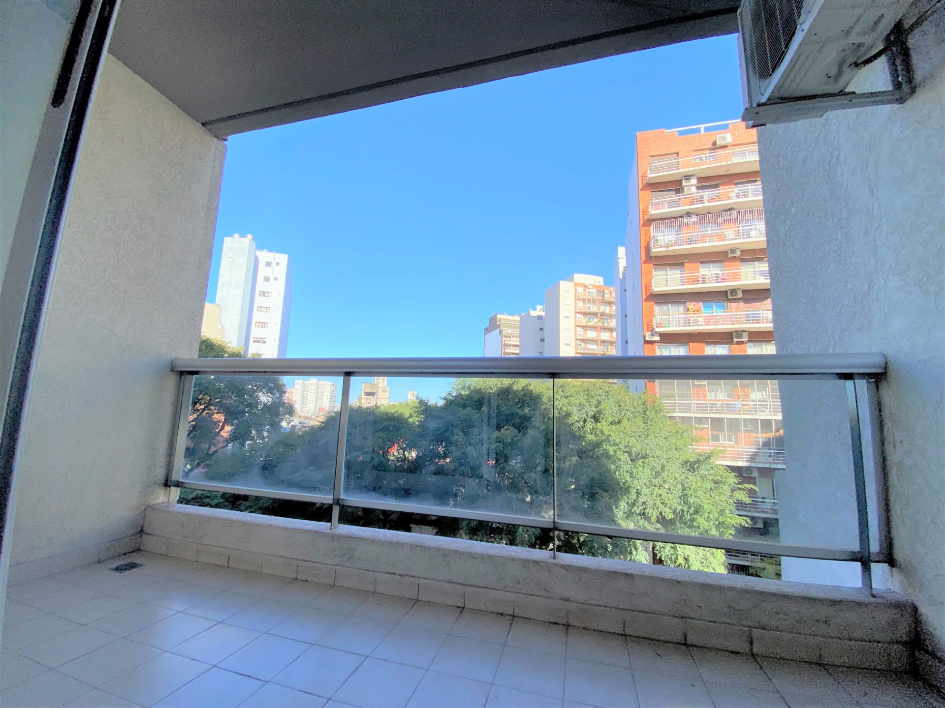 Hermoso SEMIPISO 2 ambientes 50m2 al frente con balcón corrido lavadero SUM - imagen 1
